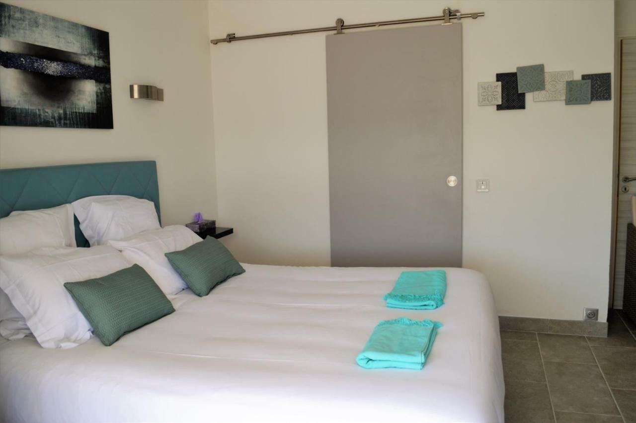 Couette-café La Terre Des Lauriers 3*